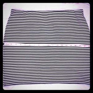 LOFT Size M Black and White Striped Skirt